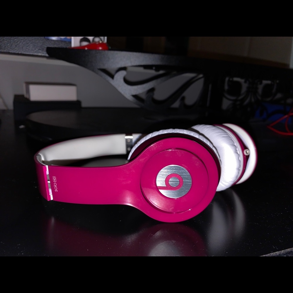 Selling my beats headphones.